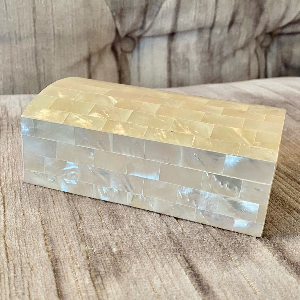 Mother of Pearl Handmade Treasure Chest Jewelry Box. New.